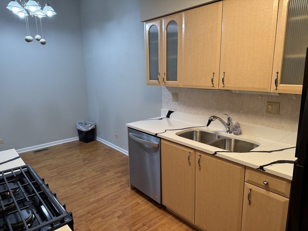410 Ashwood Ct #410 - Photo 6 of 25