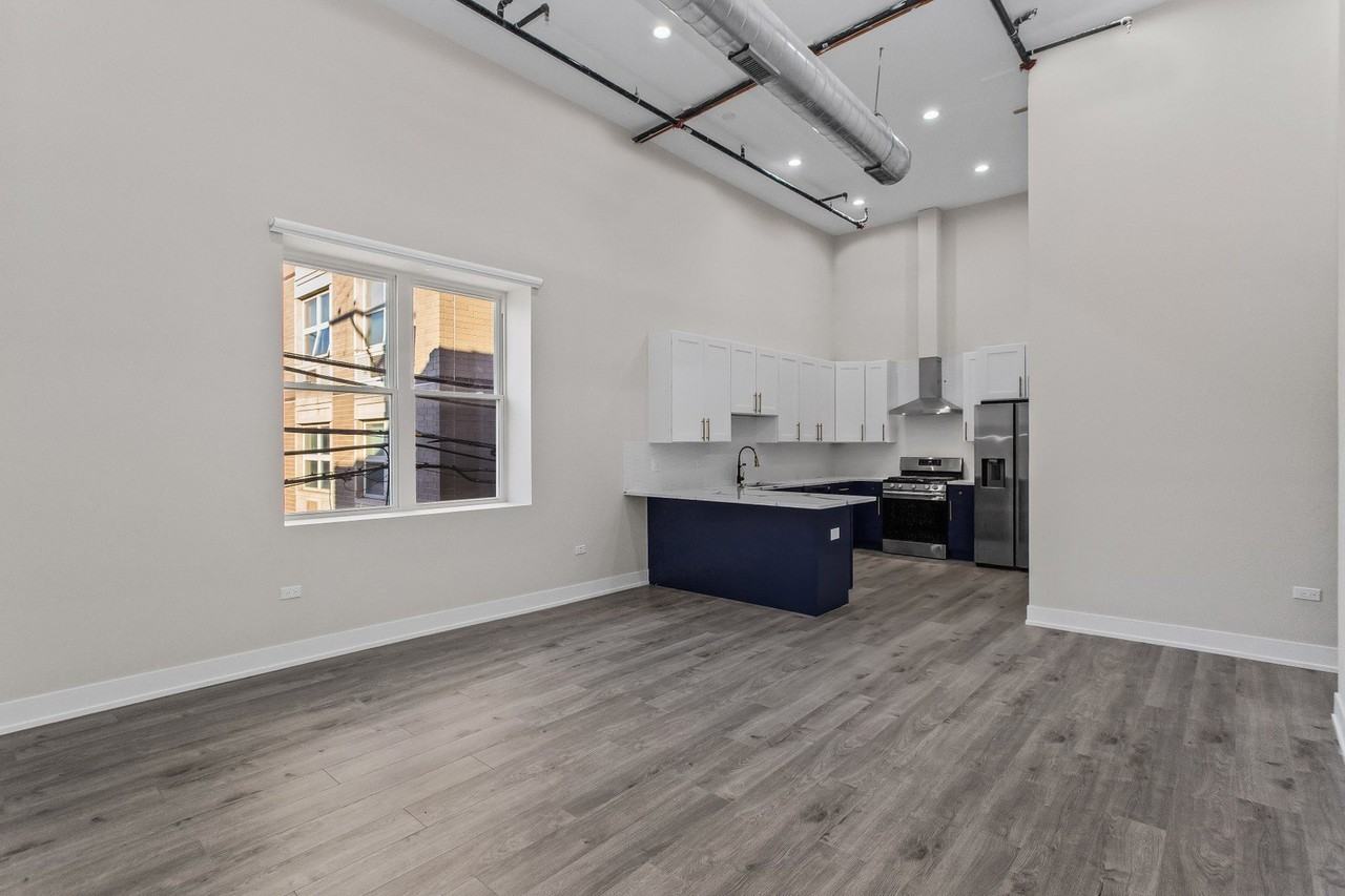 3214 W Lawrence Ave #2D - Photo 2 of 10