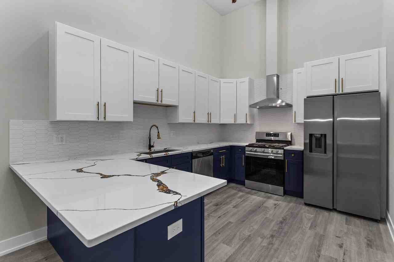 3214 W Lawrence Ave #2D - Photo 5 of 10