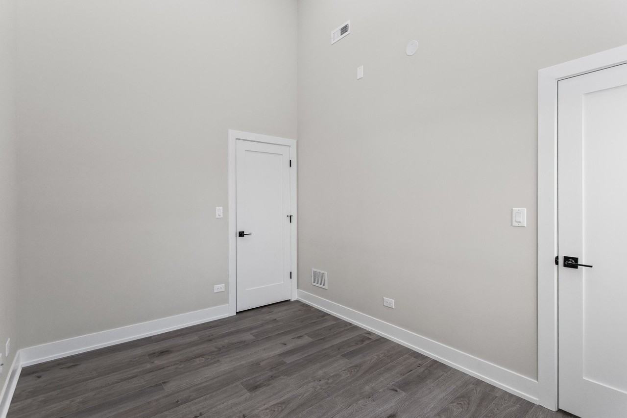3214 W Lawrence Ave #2D - Photo 6 of 10