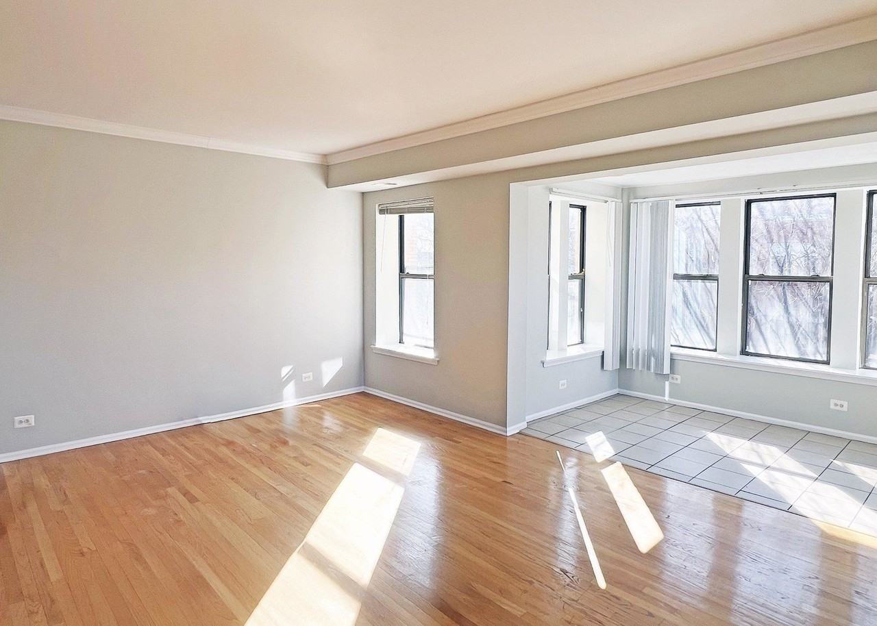 6143 S Woodlawn Ave #1 - Photo 3 of 8