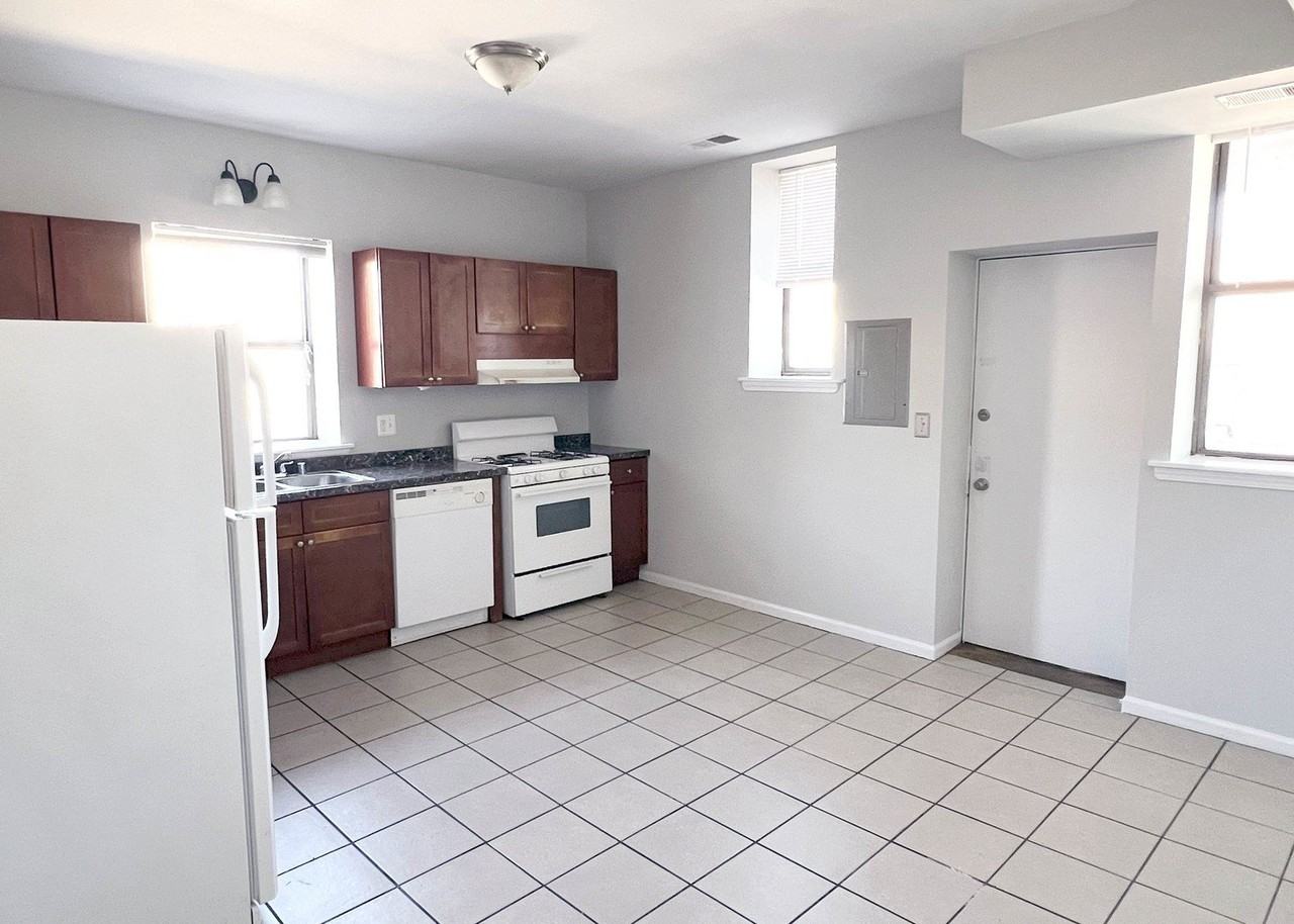 6143 S Woodlawn Ave #1 - Photo 4 of 8