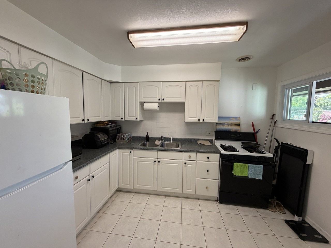 1605 Monroe St #4 - Photo 3 of 16