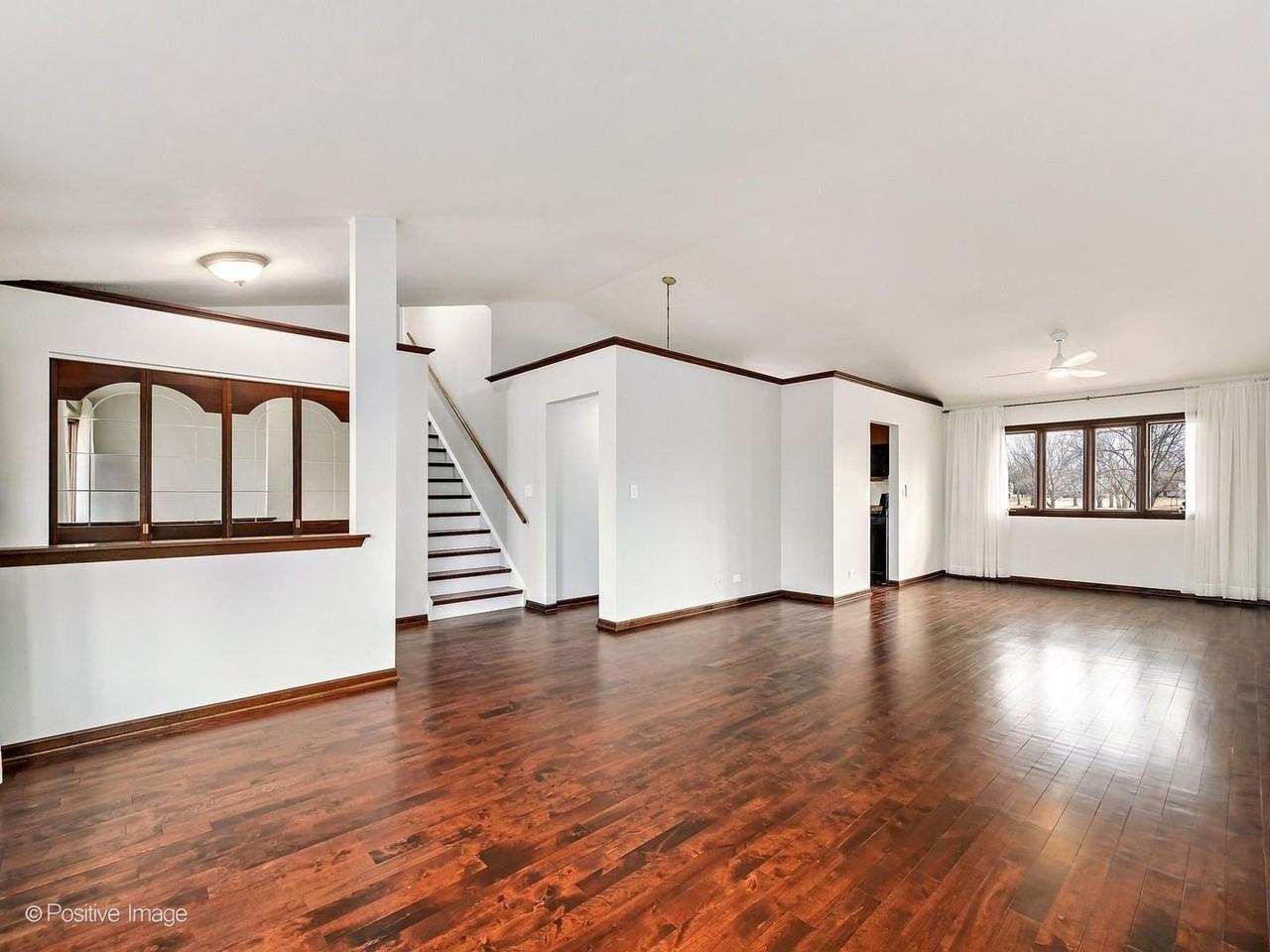 887 Braintree Ln - Photo 4 of 27