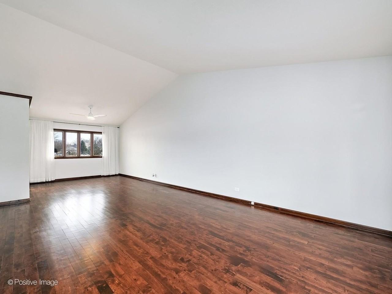 887 Braintree Ln - Photo 5 of 27