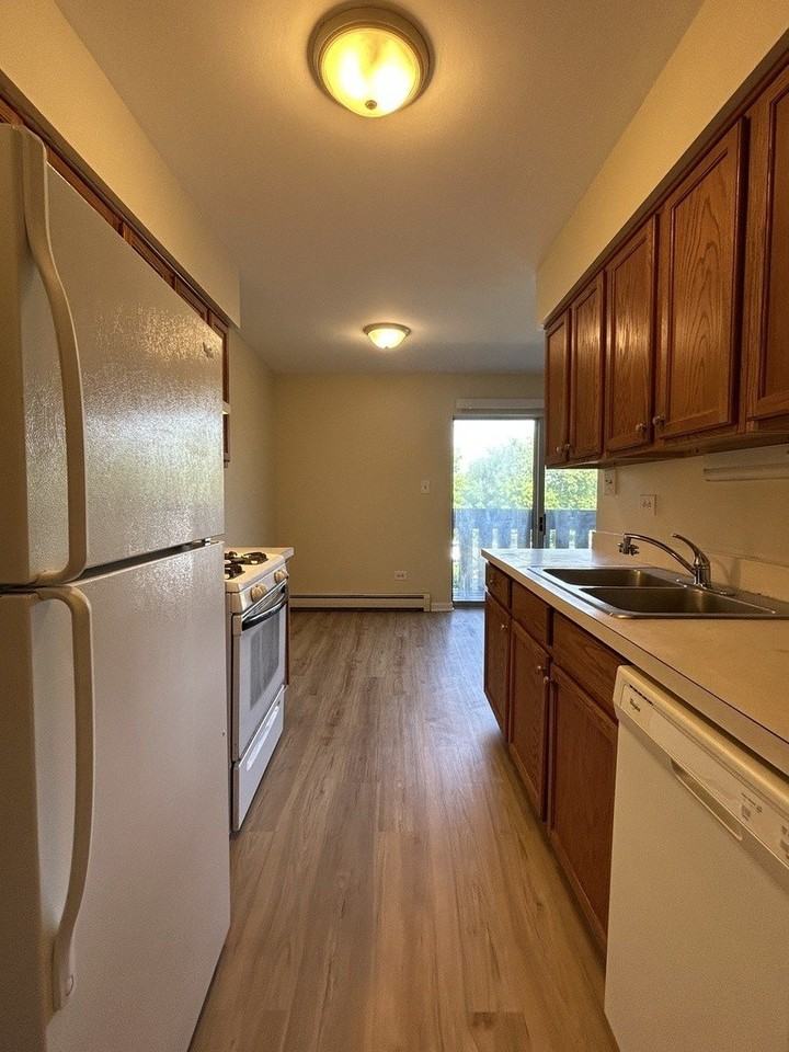 1077 Dickens Way #C - Photo 2 of 10