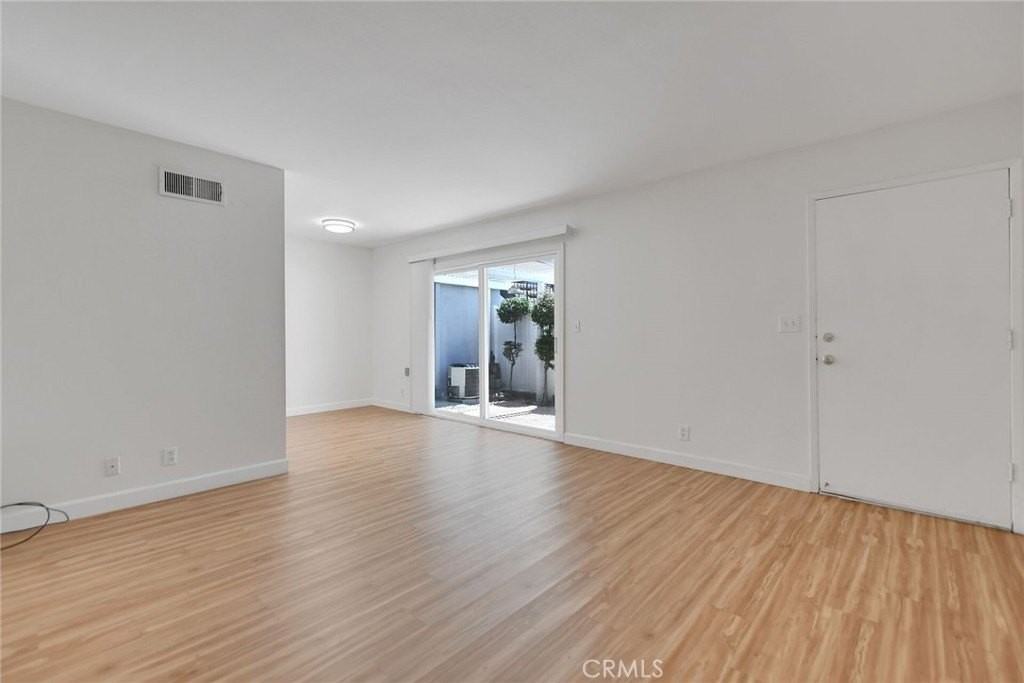 1460 Forest Glen Dr #4 - Photo 4 of 25