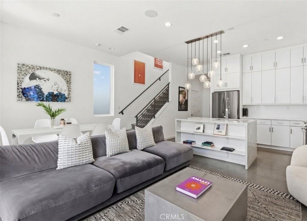2705 Paragon Loop - Photo 3 of 9