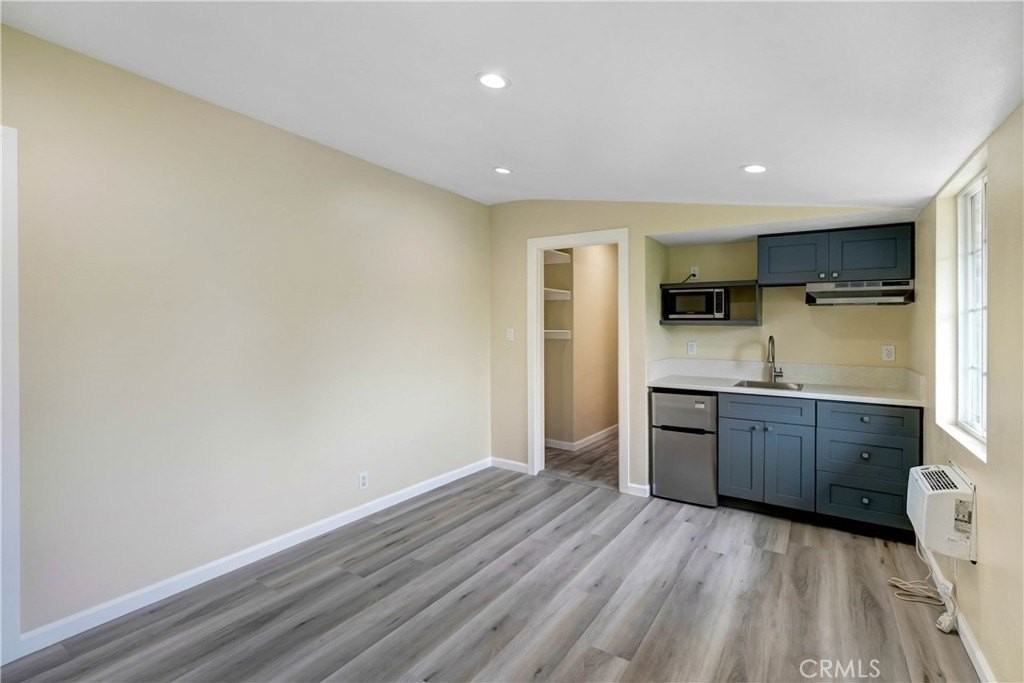 2203 E Alaska St - Photo 5 of 10
