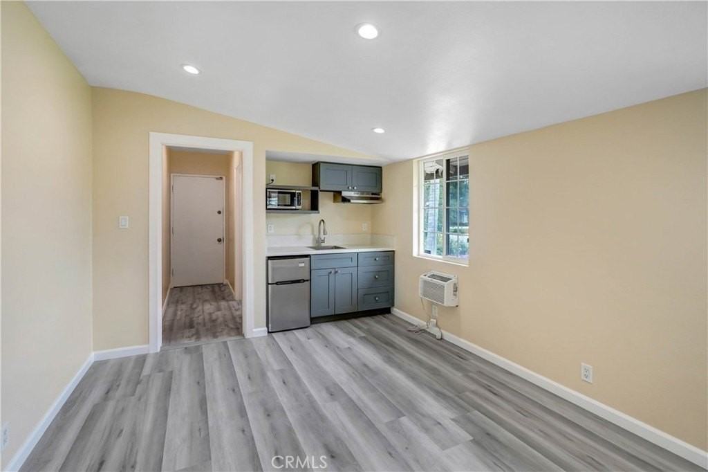 2203 E Alaska St - Photo 7 of 10