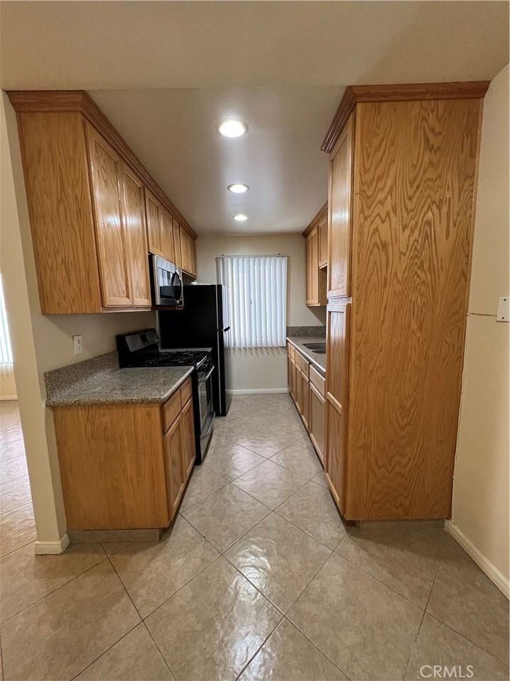 535 E Hazel St #4 - Photo 5 of 18