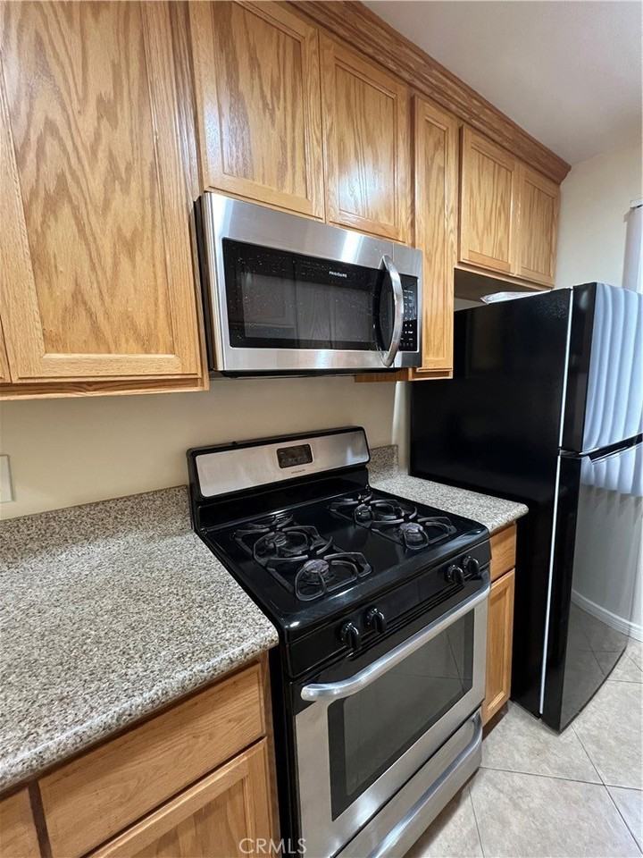 535 E Hazel St #4 - Photo 7 of 18