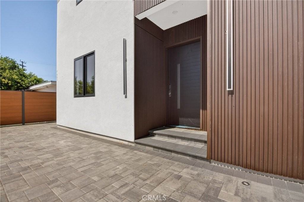 7605 Greg Ave - Photo 2 of 20