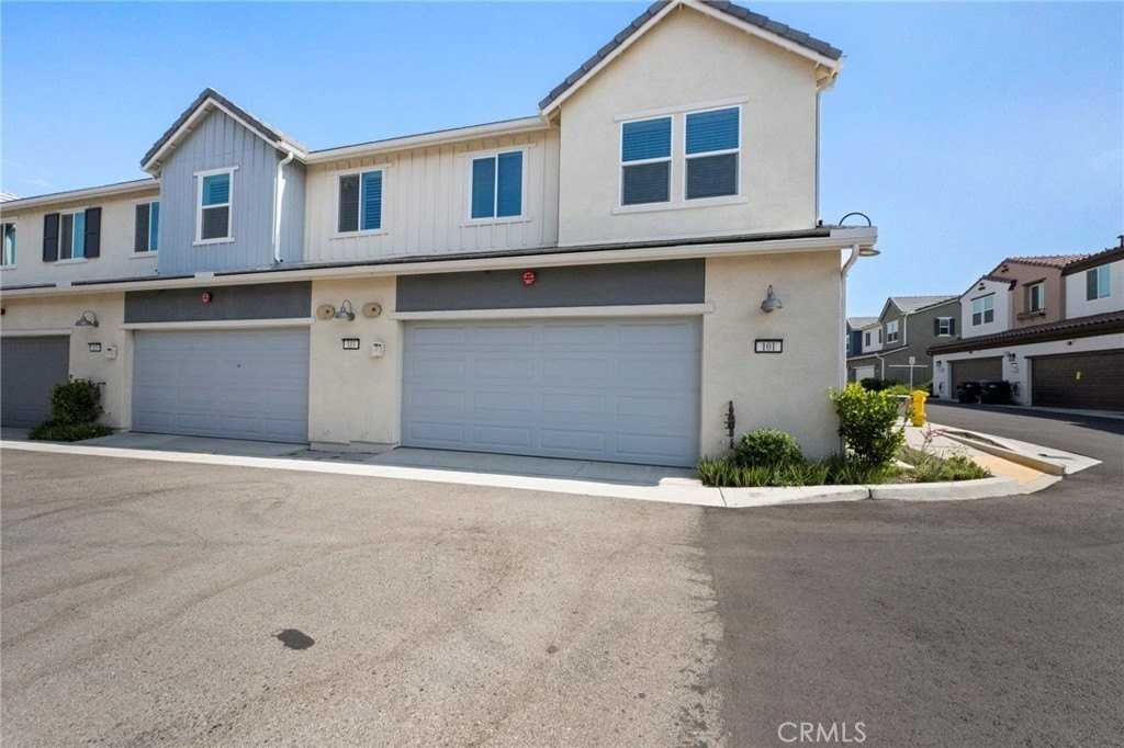 3959 Lavine 3959 - Photo 2 of 40