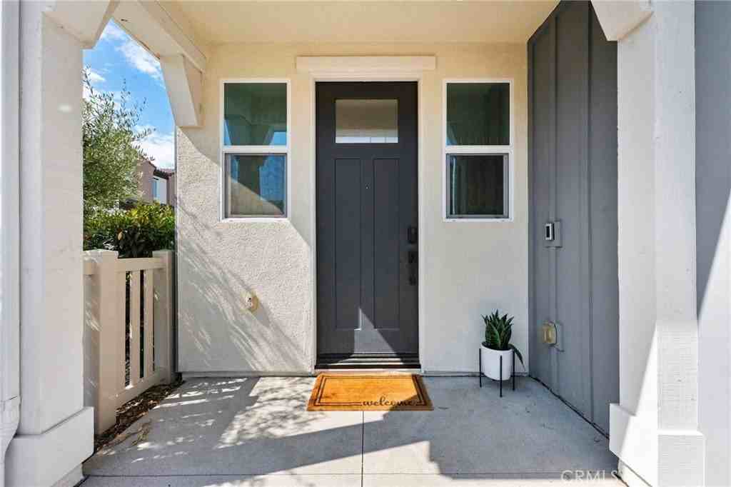 3959 Lavine 3959 - Photo 3 of 40