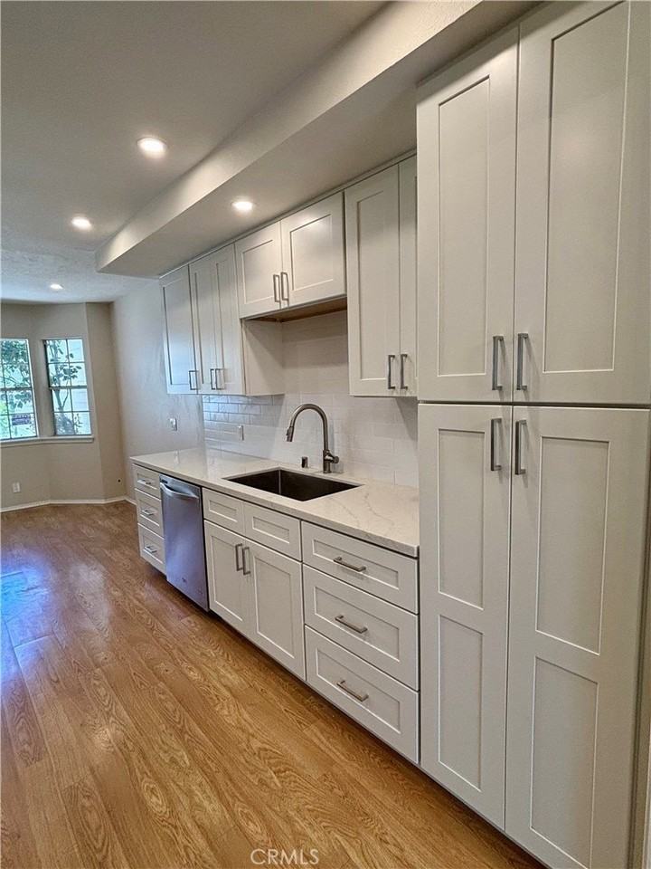 451 Medford Ct #102 - Photo 5 of 42
