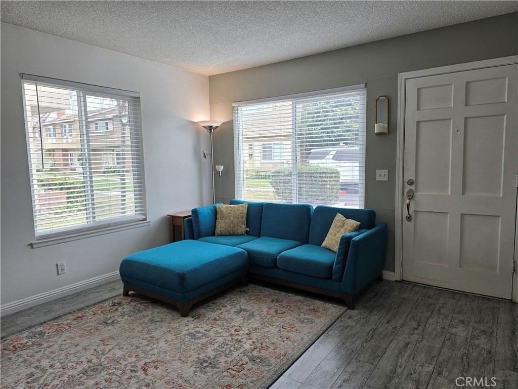12816 Sussex Cir - Photo 4 of 15