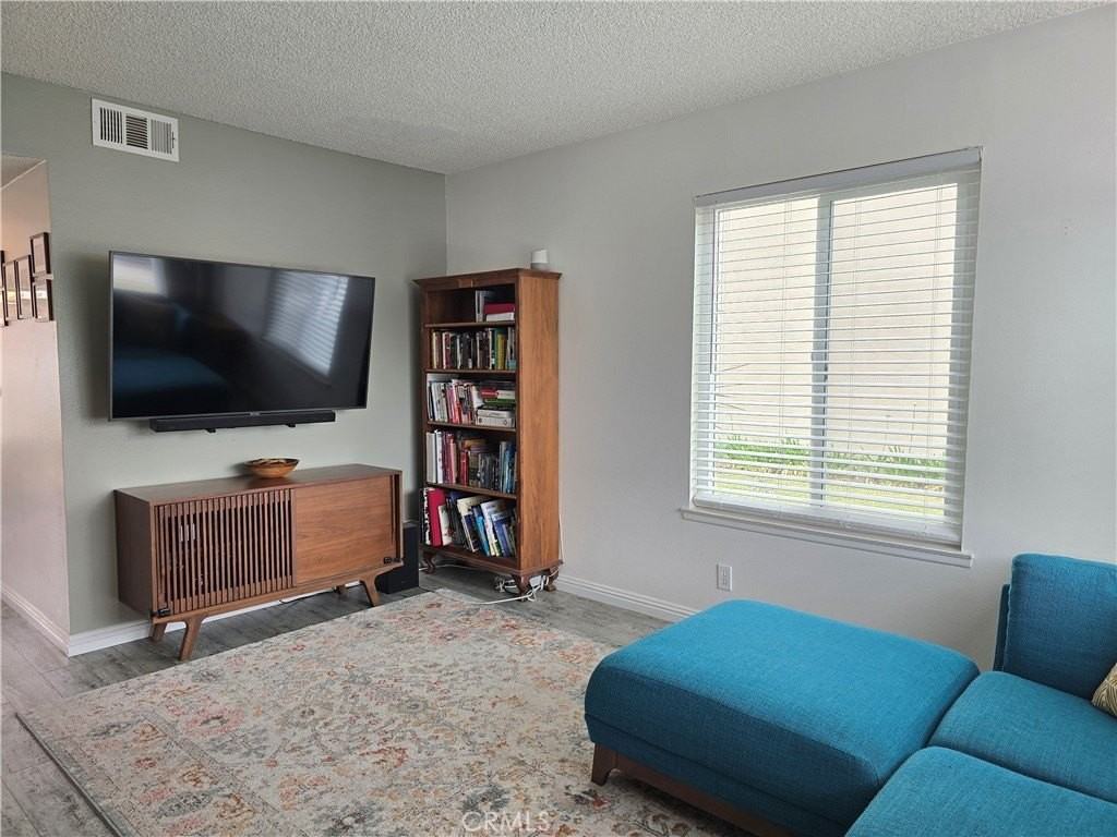 12816 Sussex Cir - Photo 5 of 15