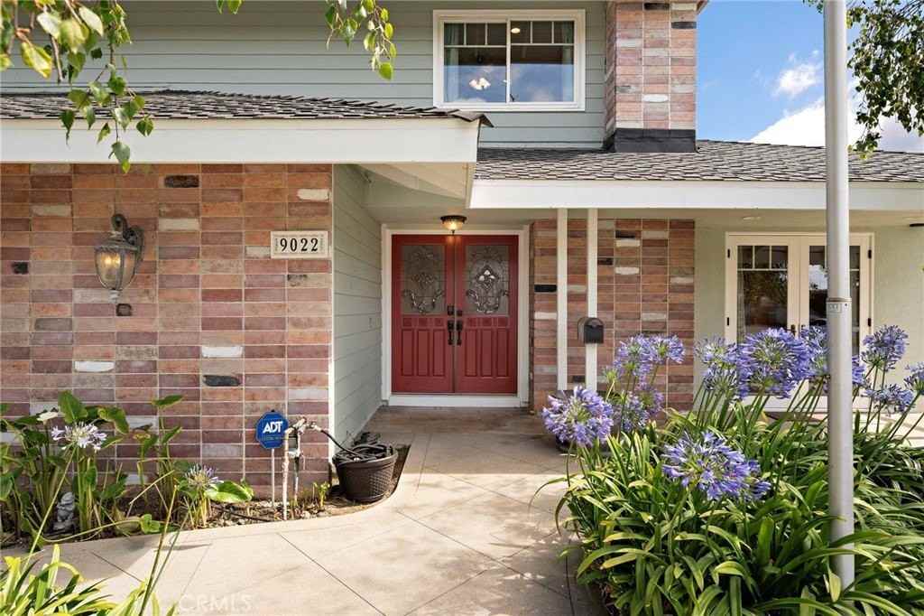 9022 Niguel Cir - Photo 2 of 29