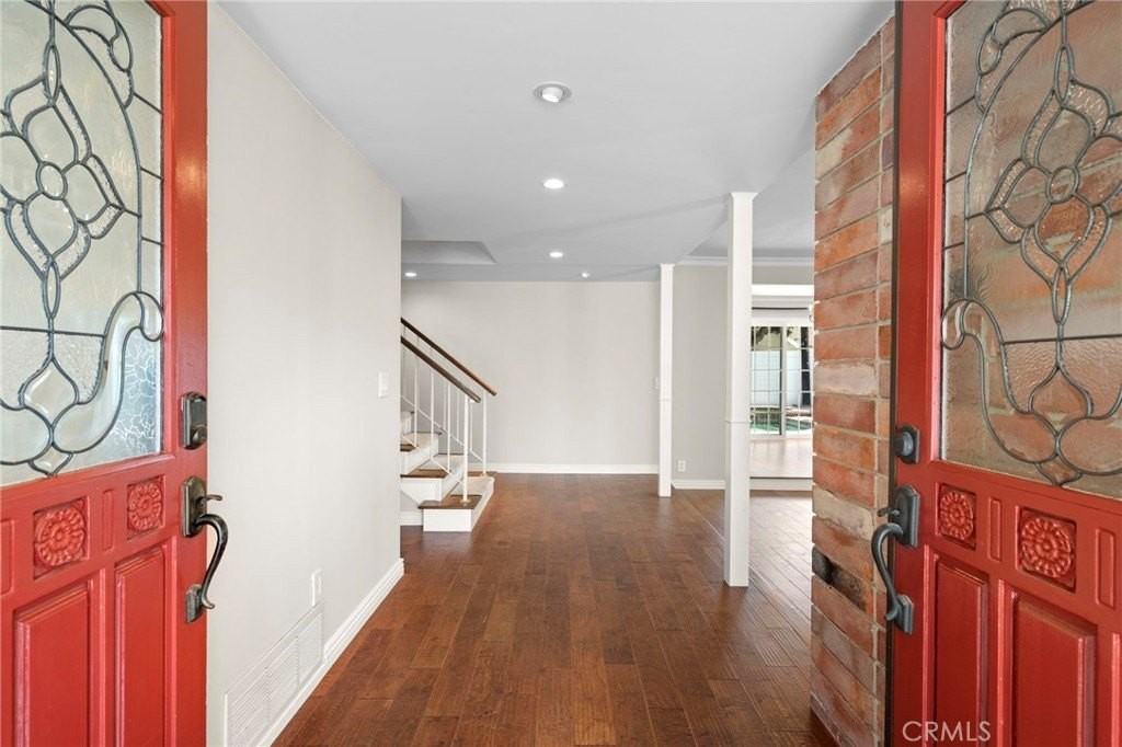 9022 Niguel Cir - Photo 3 of 29