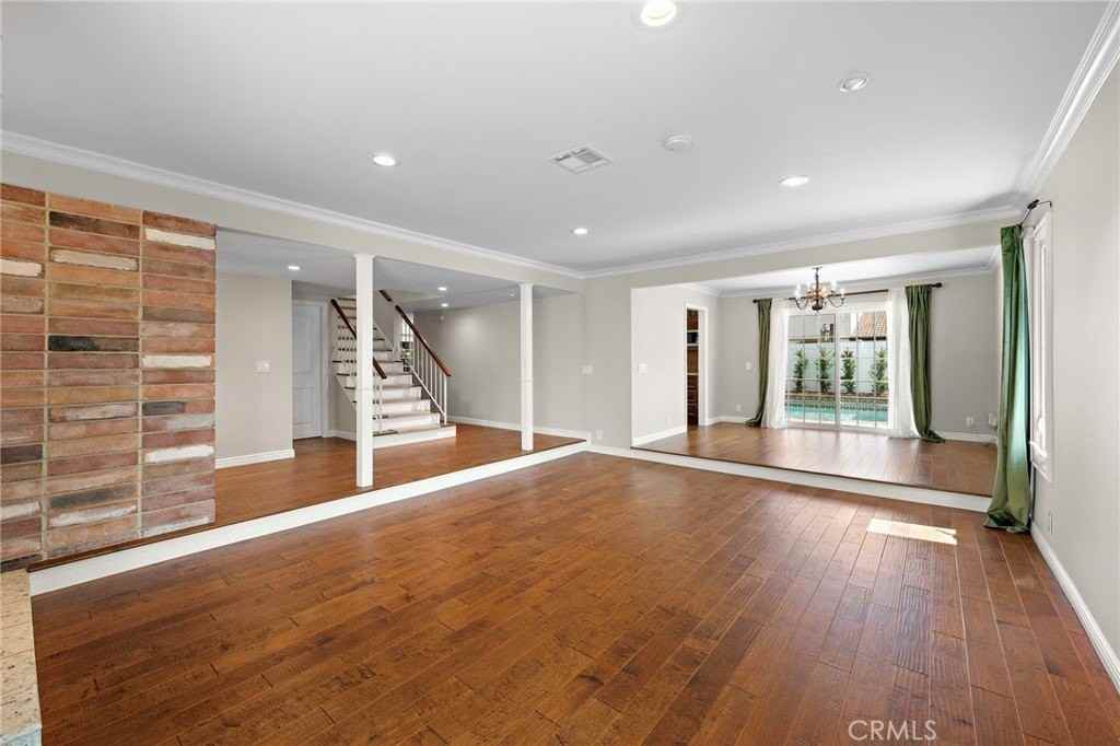 9022 Niguel Cir - Photo 4 of 29