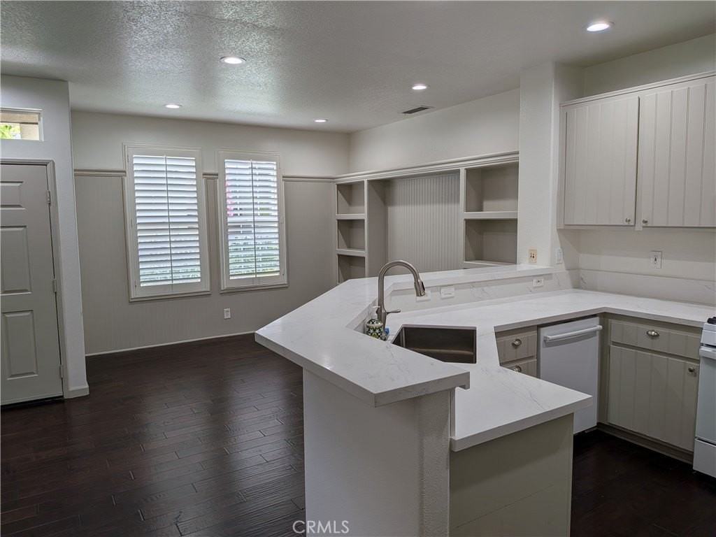 27 Picket Ln - Photo 5 of 31