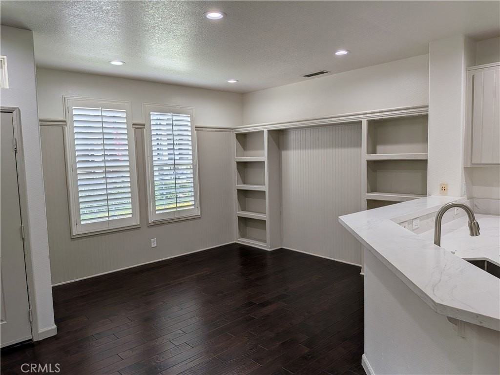 27 Picket Ln - Photo 7 of 31