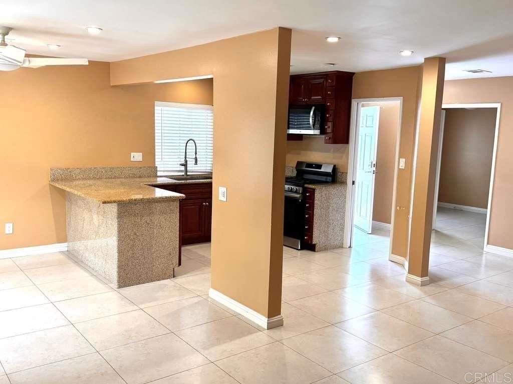 411 Windjammer Cir - Photo 3 of 18