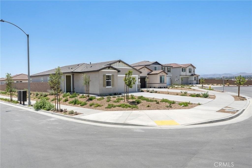 1231 Trojan Ct - Photo 2 of 34