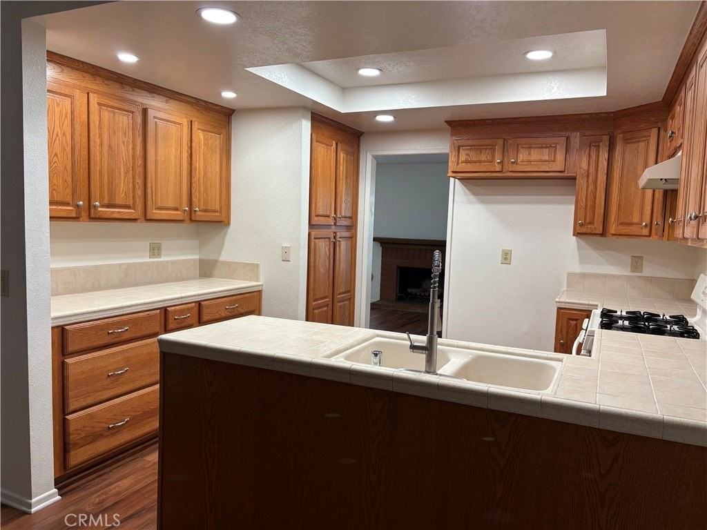 2412 Ramada Plz - Photo 5 of 12