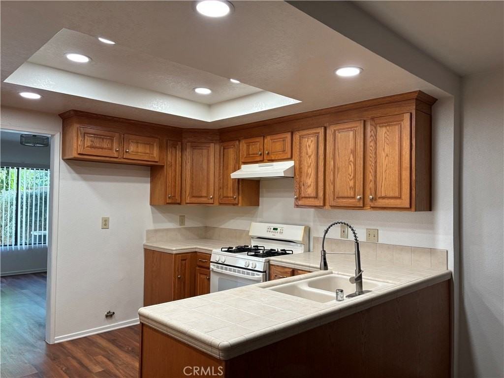 2412 Ramada Plz - Photo 6 of 12