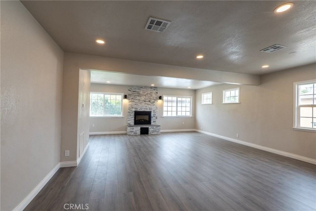 14043 Mystic St - Photo 3 of 25