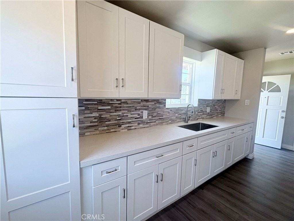 14043 Mystic St - Photo 5 of 25