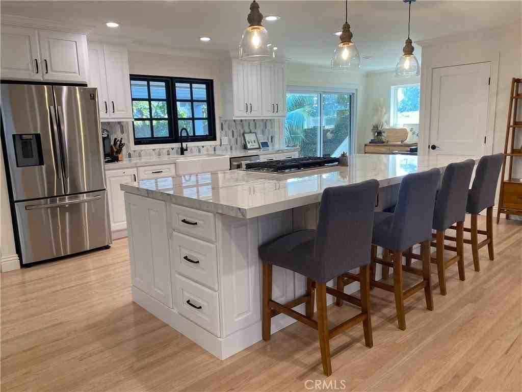 13692 Rushmore Ln - Photo 3 of 13