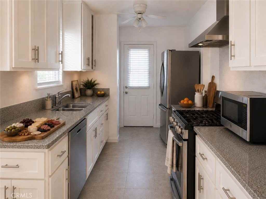 1005 Stradella Rd - Photo 3 of 5