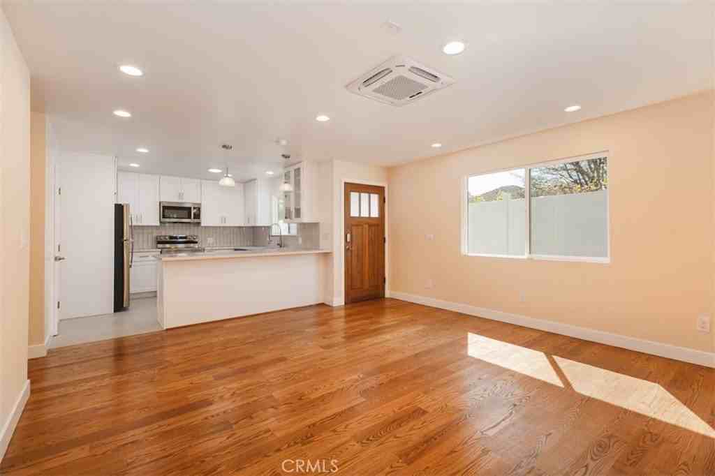 319 N Shelton St - Photo 3 of 21