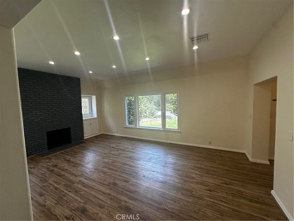 2151 N Altadena Dr - Photo 2 of 27