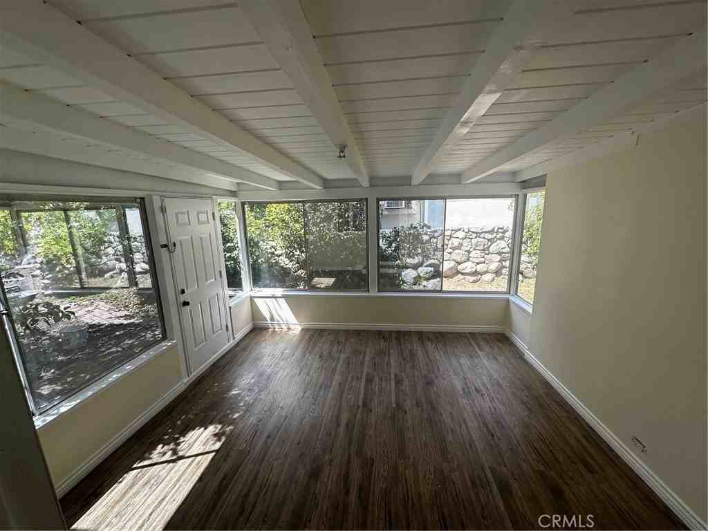 2151 N Altadena Dr - Photo 3 of 27