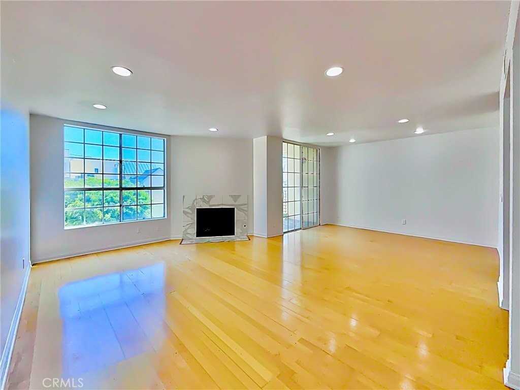 1129 Larrabee St #10 - Photo 2 of 13