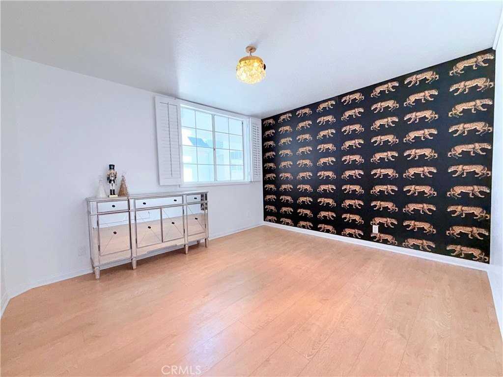 1129 Larrabee St #10 - Photo 6 of 13