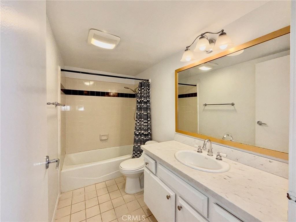 1129 Larrabee St #10 - Photo 7 of 13