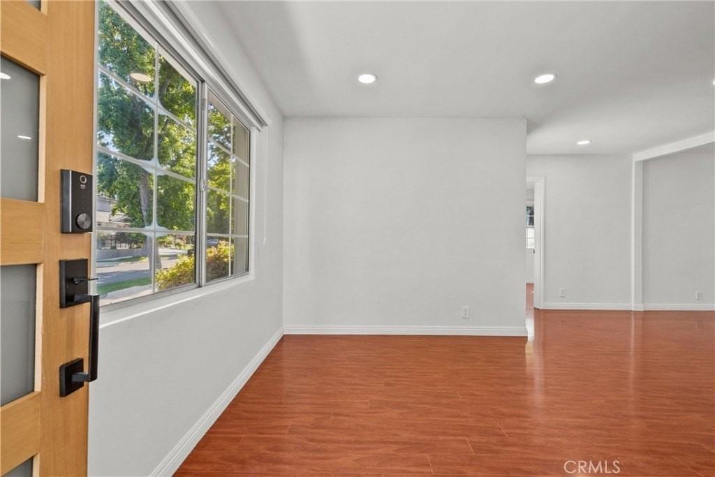 17337 Emelita St - Photo 5 of 29
