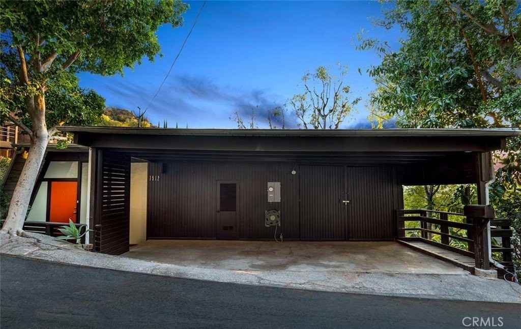 7912 Willow Glen Rd - Photo 2 of 20