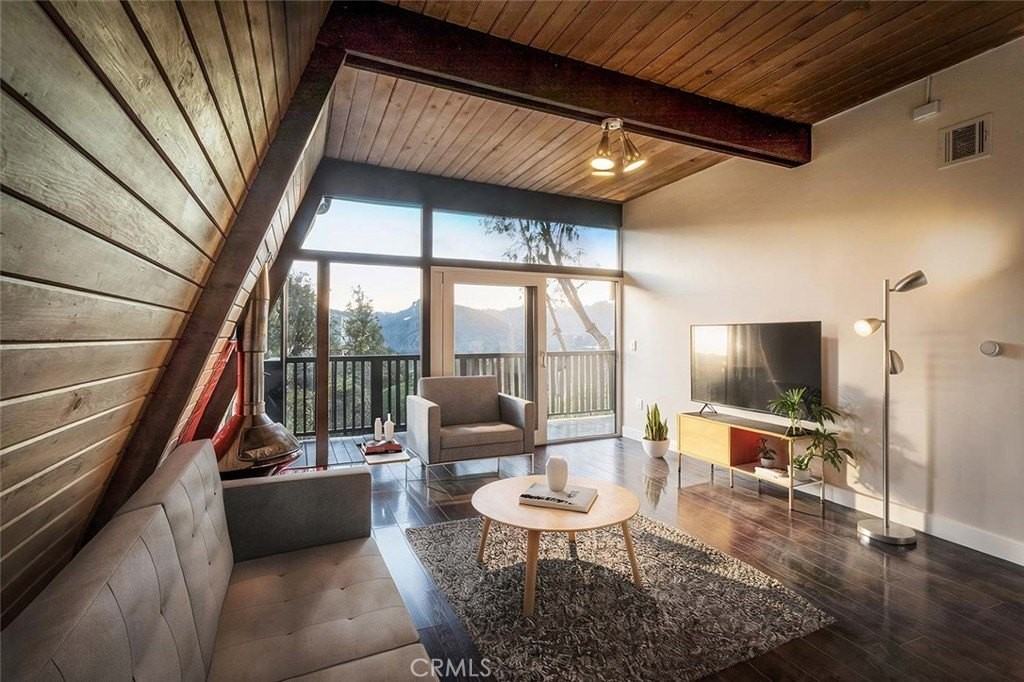 7912 Willow Glen Rd - Photo 4 of 20
