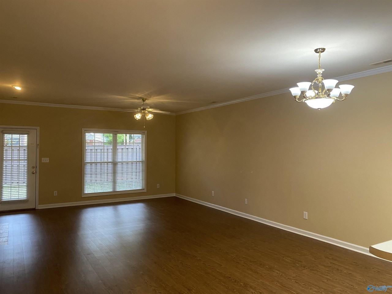 153 Canterbury Dr - Photo 2 of 16
