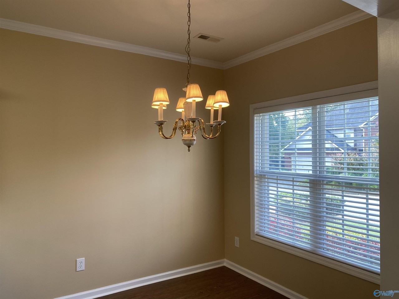 153 Canterbury Dr - Photo 6 of 16