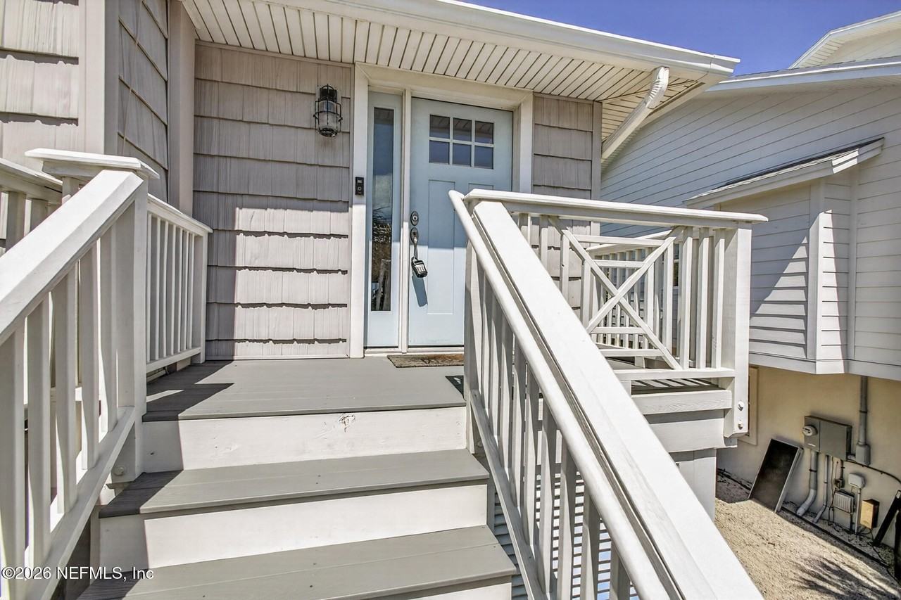 1766 Beach Ave - Photo 5 of 50