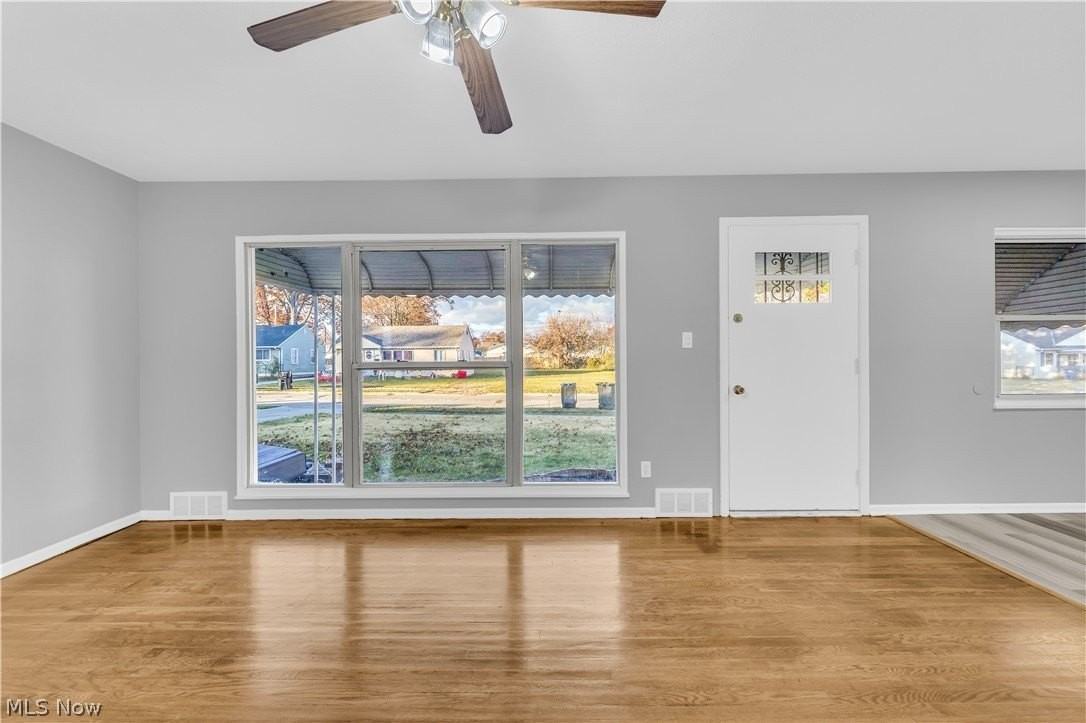 13813 Leroy Ave - Photo 4 of 23