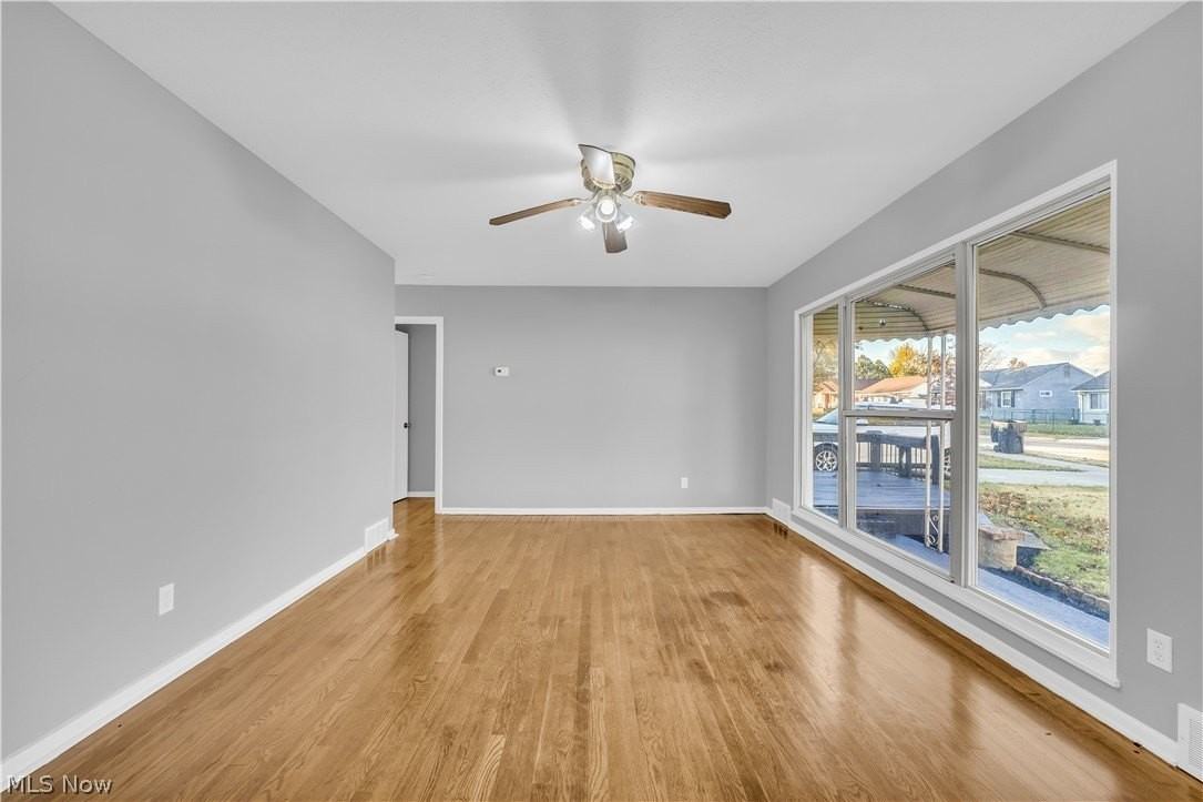 13813 Leroy Ave - Photo 5 of 23