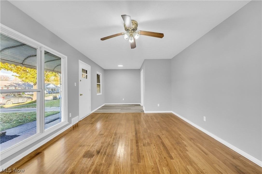13813 Leroy Ave - Photo 6 of 23